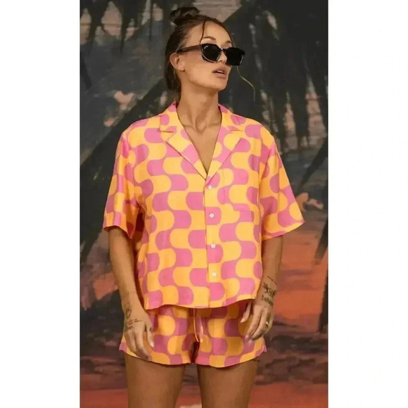 Duvin Design Golden Hour Crop Buttonup Pink NEW NWOT - Picture 1 of 7